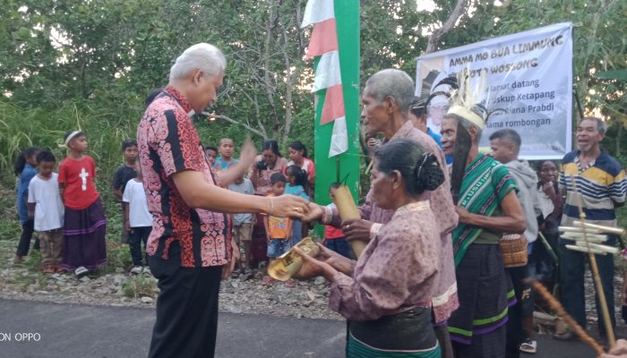 Uskup Ketapang Kalbar Sambang Stasi Santo Yoseph Freinademens Lewolera Paroki Lodoblolong, Kades Lamadale : ini Rencana Tuhan