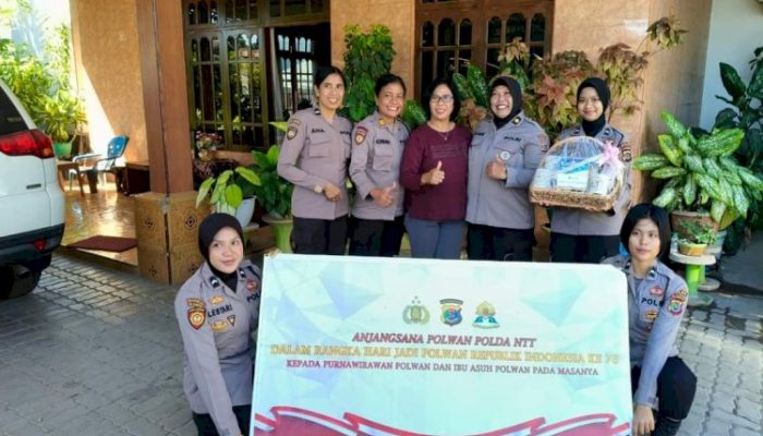 Peringati Hari jadi ke-76, Polwan Polda NTT Gelar Anjangsana ke Sesepuh Polwan