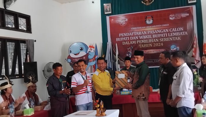 Antar Daftar di KPU, Petrus Gero Optimis Jimmy Sunur dan Lukas Witak Menang di Pilkada Lembata