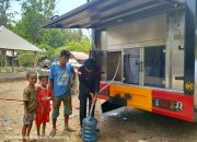 Satbrimob Polda NTT Beri Bantuan Air Bersih bagi Korban Erupsi Gunung Lewotobi di Flores Timur