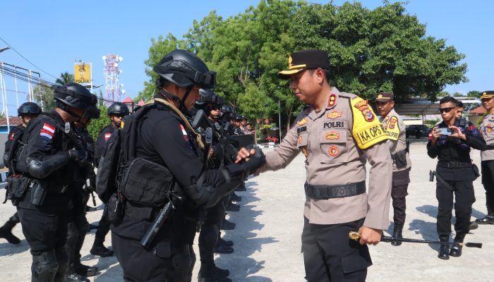 Kapolres Lembata Terima Anggota Brimob Polda NTT BKO Pilkada