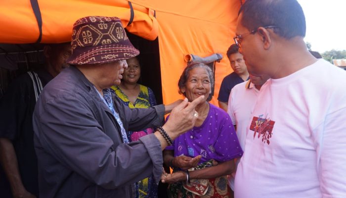 Melki Laka Lena Kunjung Warga Terdampak Erupsi Gunung Lewotobi Flores Timur