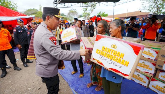 Cinta Kapolri Sigit Terhadap Warga Terdampak Erupsi Gunung Lewotobi Flotim