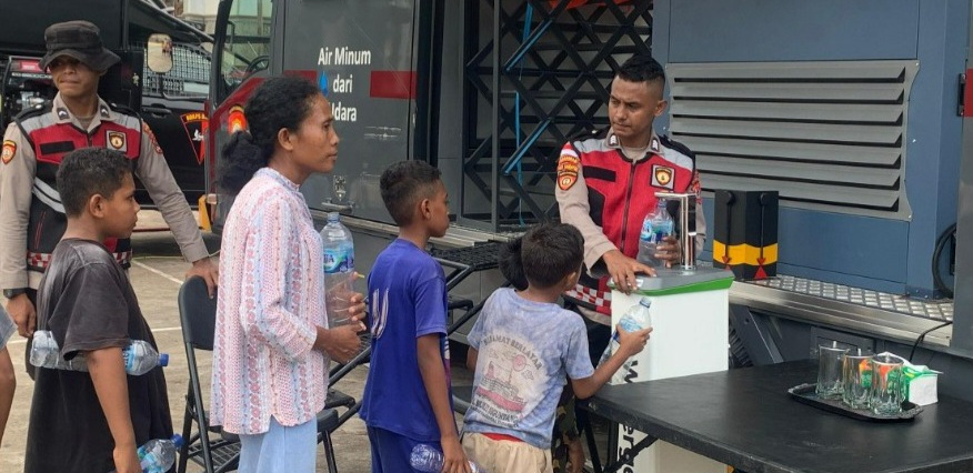 Polri Aktif Beri Dukungan Kemanusiaan untuk Pengungsi Erupsi Gunung Lewotobi