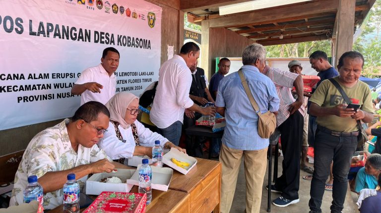 Tunjukan Komitmen, Melki Laka Lena Kunjungi Pengungsi Gunung Lewotobi Flotim