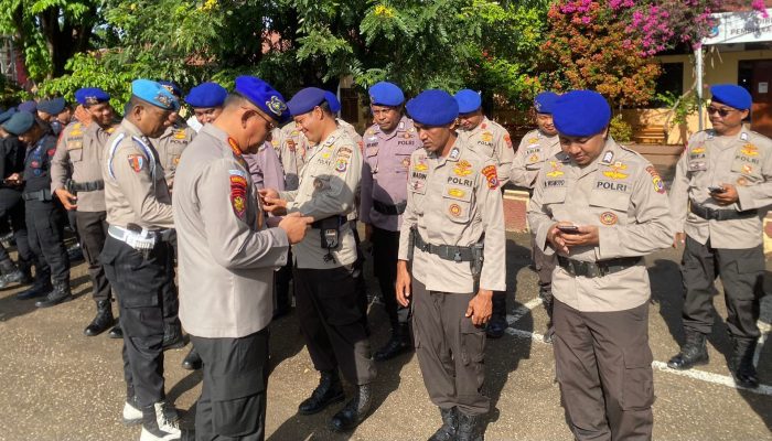 Propam Polda NTT Tegakkan Disiplin Lewat Pemeriksaan Ponsel dan Sikap Tampang