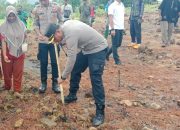 Kapolres Lembata Lakukan Penanaman Jagung Serentak 1 Juta Hektar di Kecamatan Buyasuri