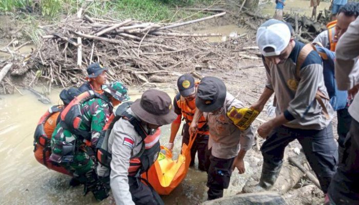 Polsek Tasifeto Timur Bersama Tim Gabungan Temukan Jasad Auria Da Costa yang Hilang Terseret Banjir