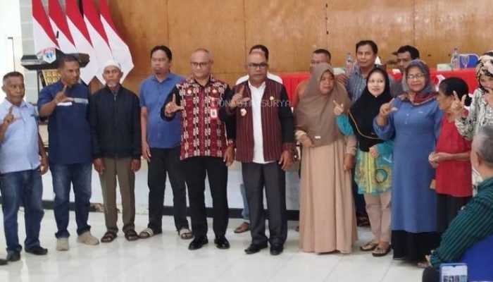 Bupati Lembata Serahkan 51 Kios ke Pedagang Pasar Pada