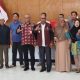 Bupati Lembata Serahkan 51 Kios ke Pedagang Pasar Pada
