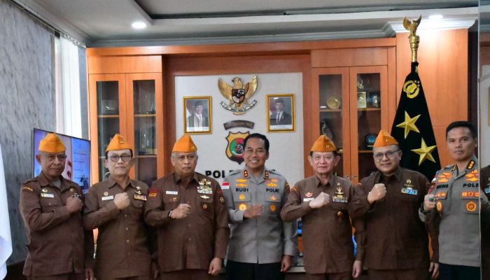 Kapolda NTT dan DPD LVRI Bahas Peran Veteran dalam Pembinaan Moral Bangsa