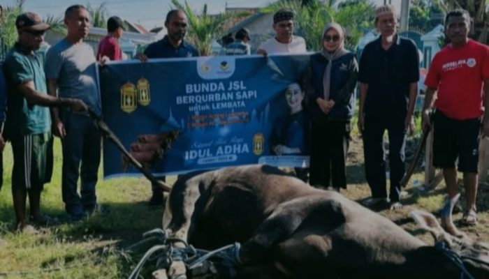 Berbagi Kasih, Wabup Lembata Serahkan Bantuan Hewan Qurban kepada Umat Muslim