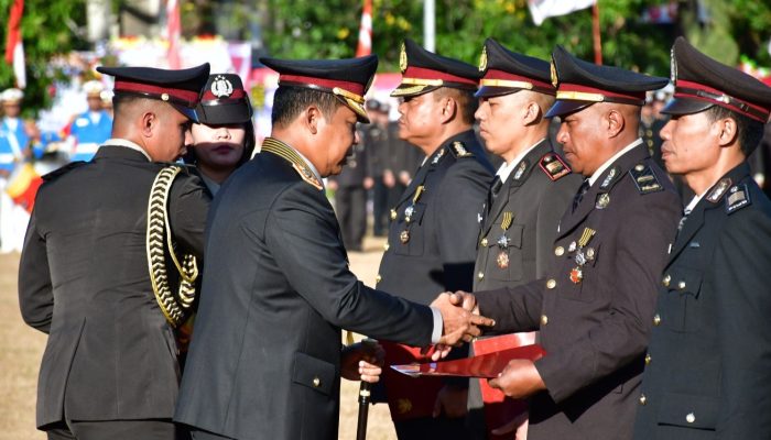 Kapolda NTT Beri Penghargaan kepada 194 Personel Berprestasi
