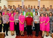 Kapolres Lembata Dukung Anggota Tampil Bawakan Koor di Gereja